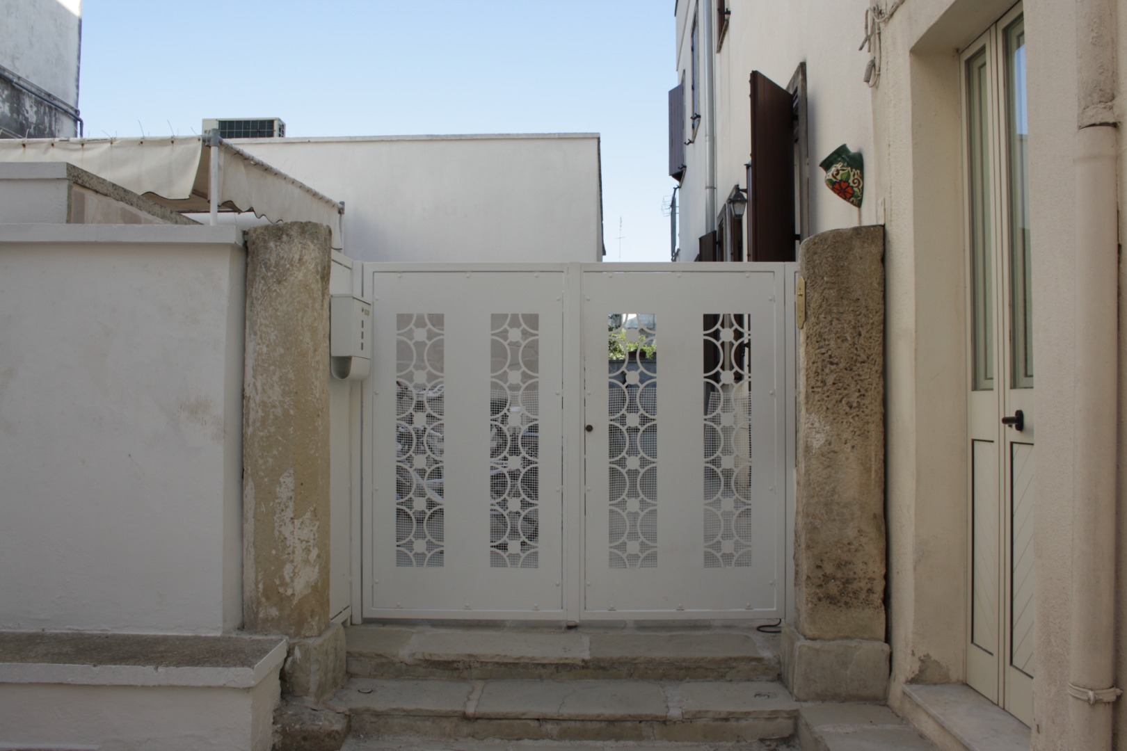 Menhir 2, via san Vincenzo 1